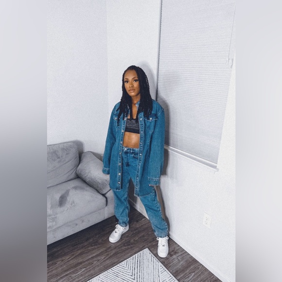 PrettyLittleThing Mid Wash Cinched Waist Long
Sleeve Denim Dress - Picture 3 of 3